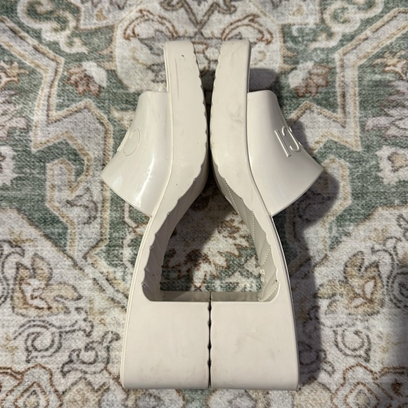 Gucci Slides - Picture 10 of 10
